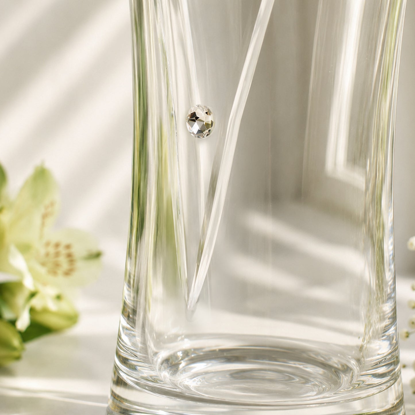 Personalised Silver Anniversary Large Hand Cut Diamond Effect Heart Vase - image 4