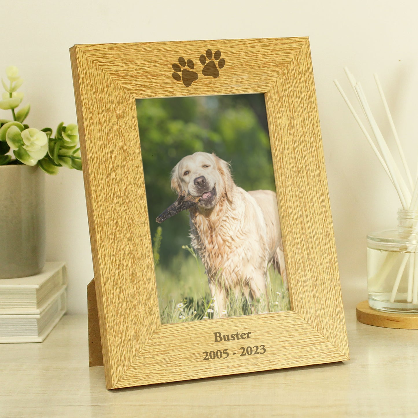 Personalised Oak Finish 6x4 Paw Prints Photo Frame - image 2