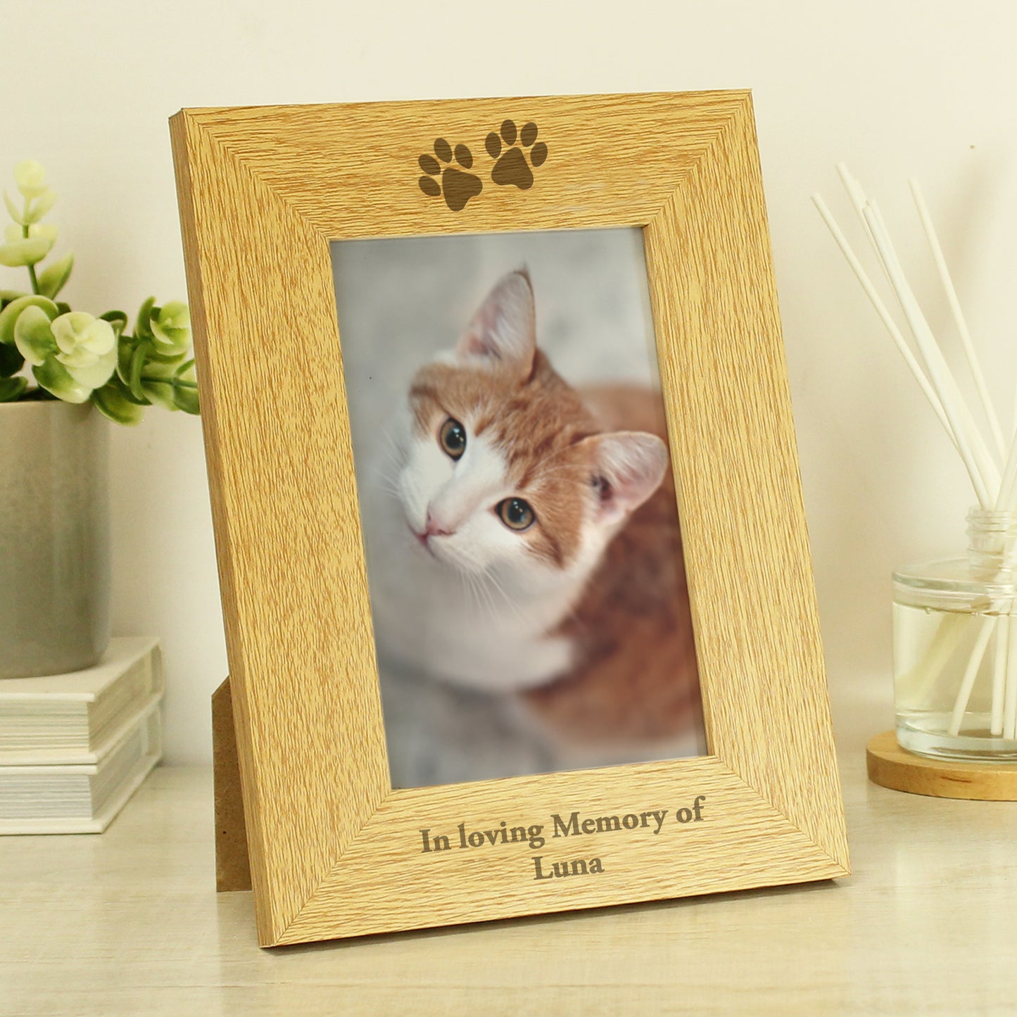 Personalised Oak Finish 6x4 Paw Prints Photo Frame - image 3