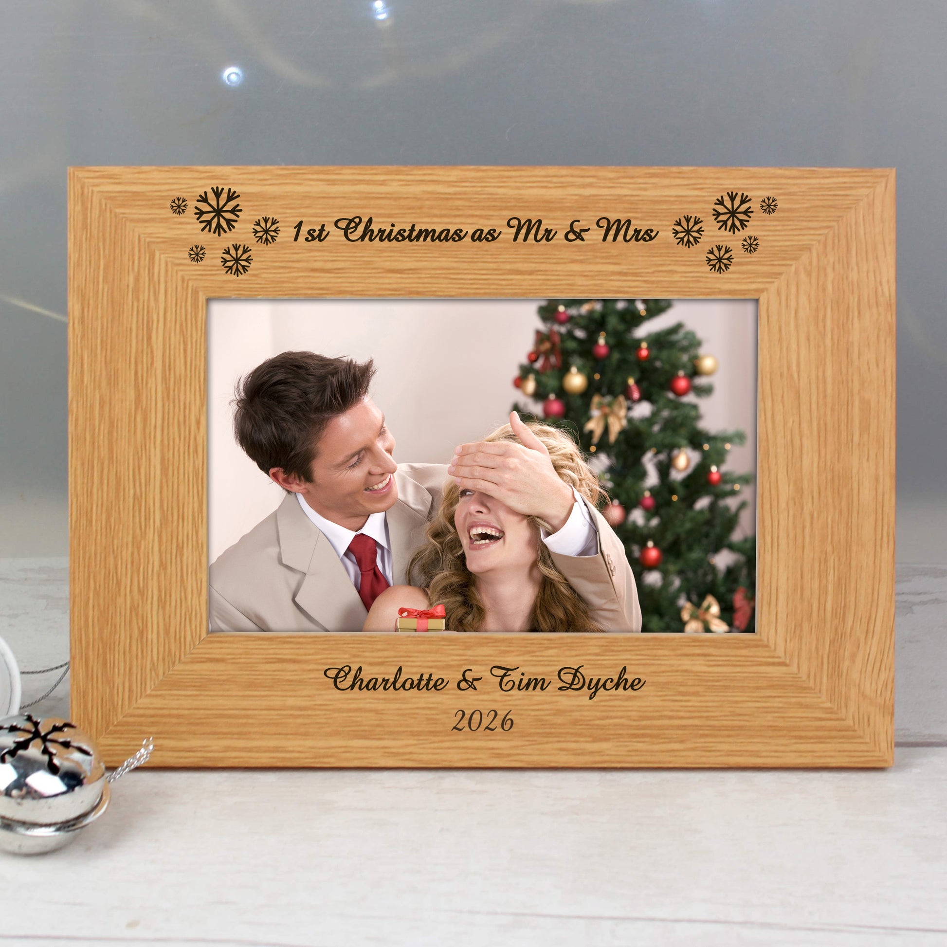 Personalised Oak Finish 6x4 Snowflake Photo Frame - image 3