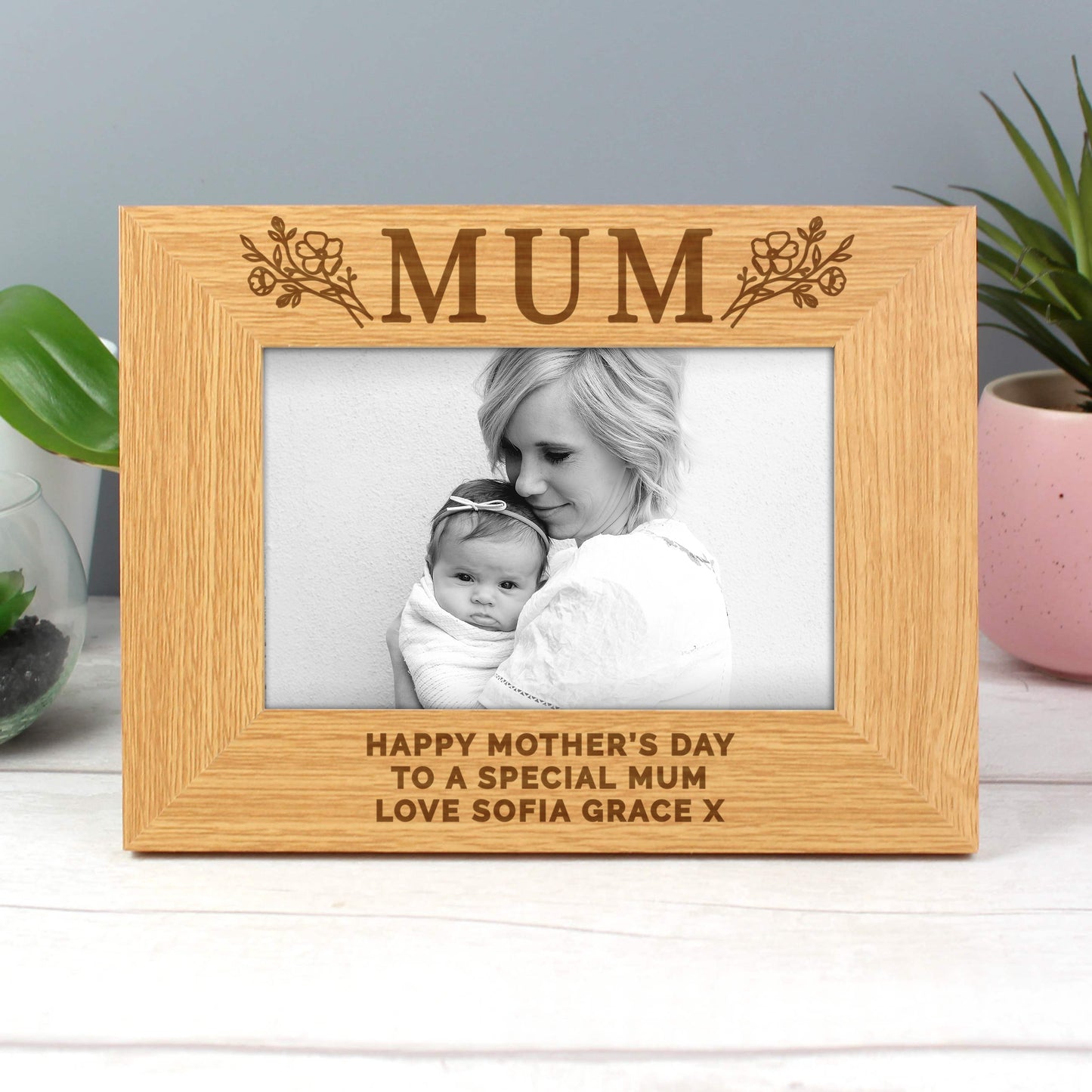 Personalised Floral Mum 6x4 Oak Finish Photo Frame from Heartfelt Gifts