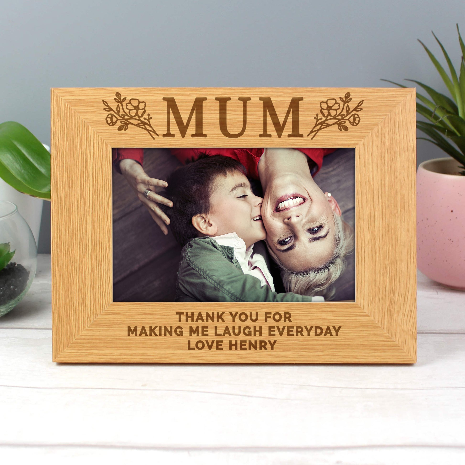 Personalised Floral Mum 6x4 Oak Finish Photo Frame - image 2