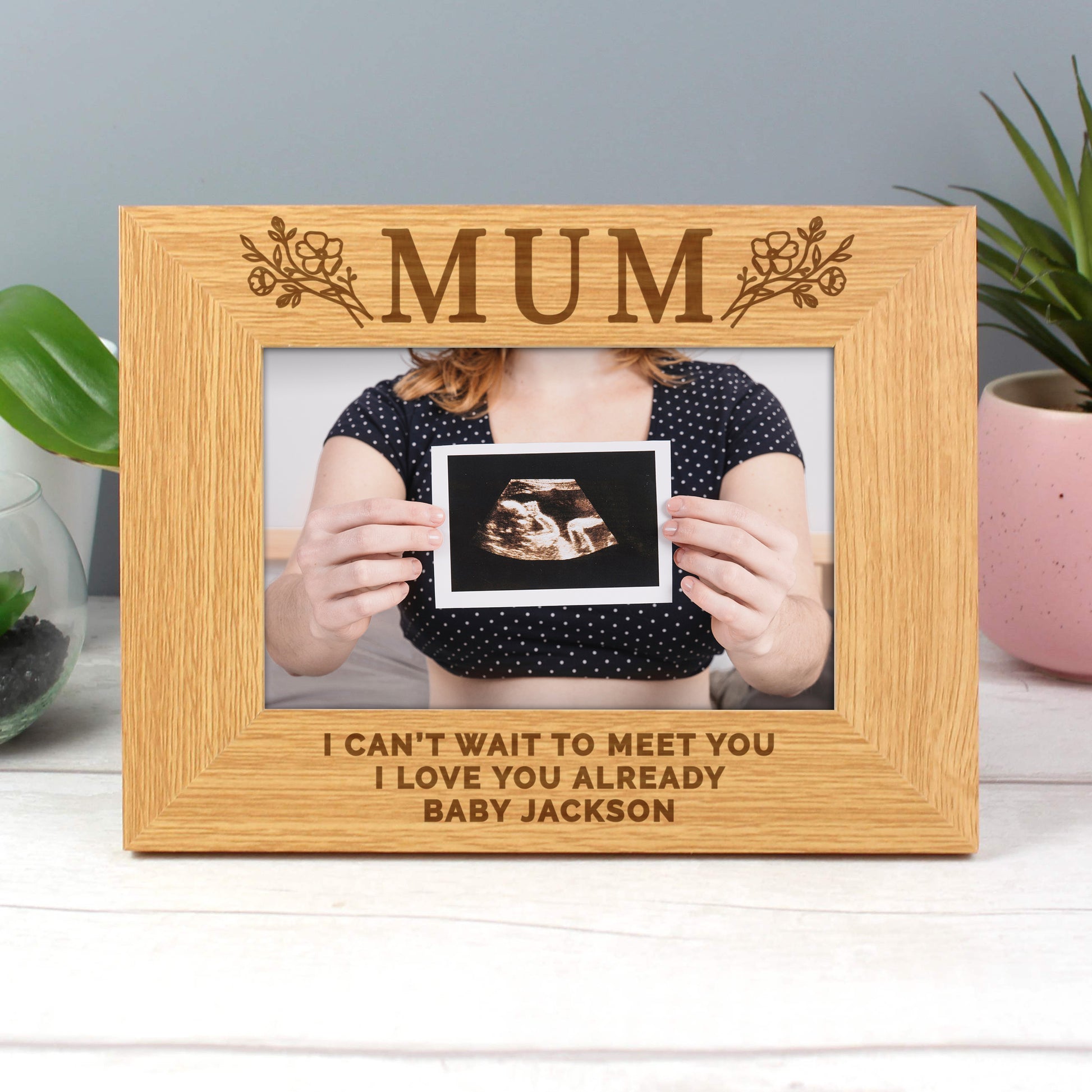 Personalised Floral Mum 6x4 Oak Finish Photo Frame - image 4