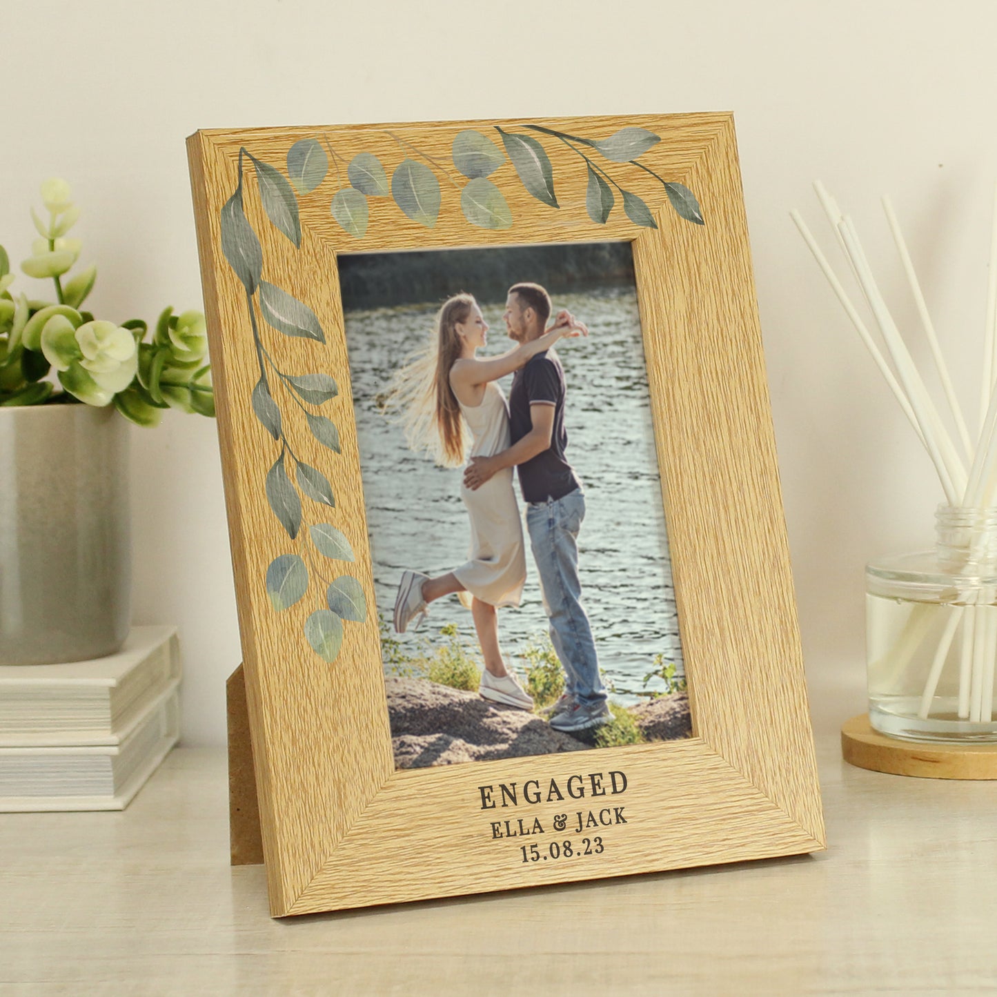 Personalised Botanical 6x4 Oak Finish Photo Frame - image 4