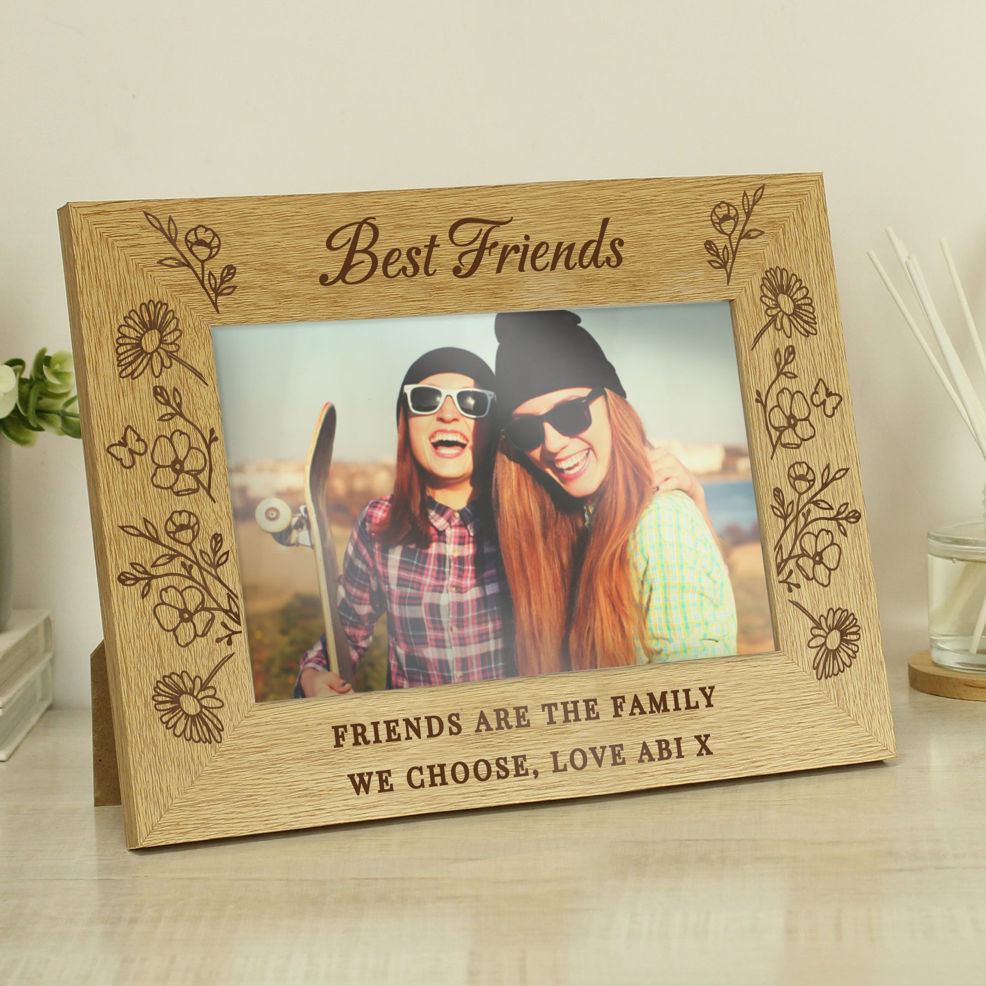 Personalised Wild Flowers 6x4 Oak Finish Photo Frame - image 3