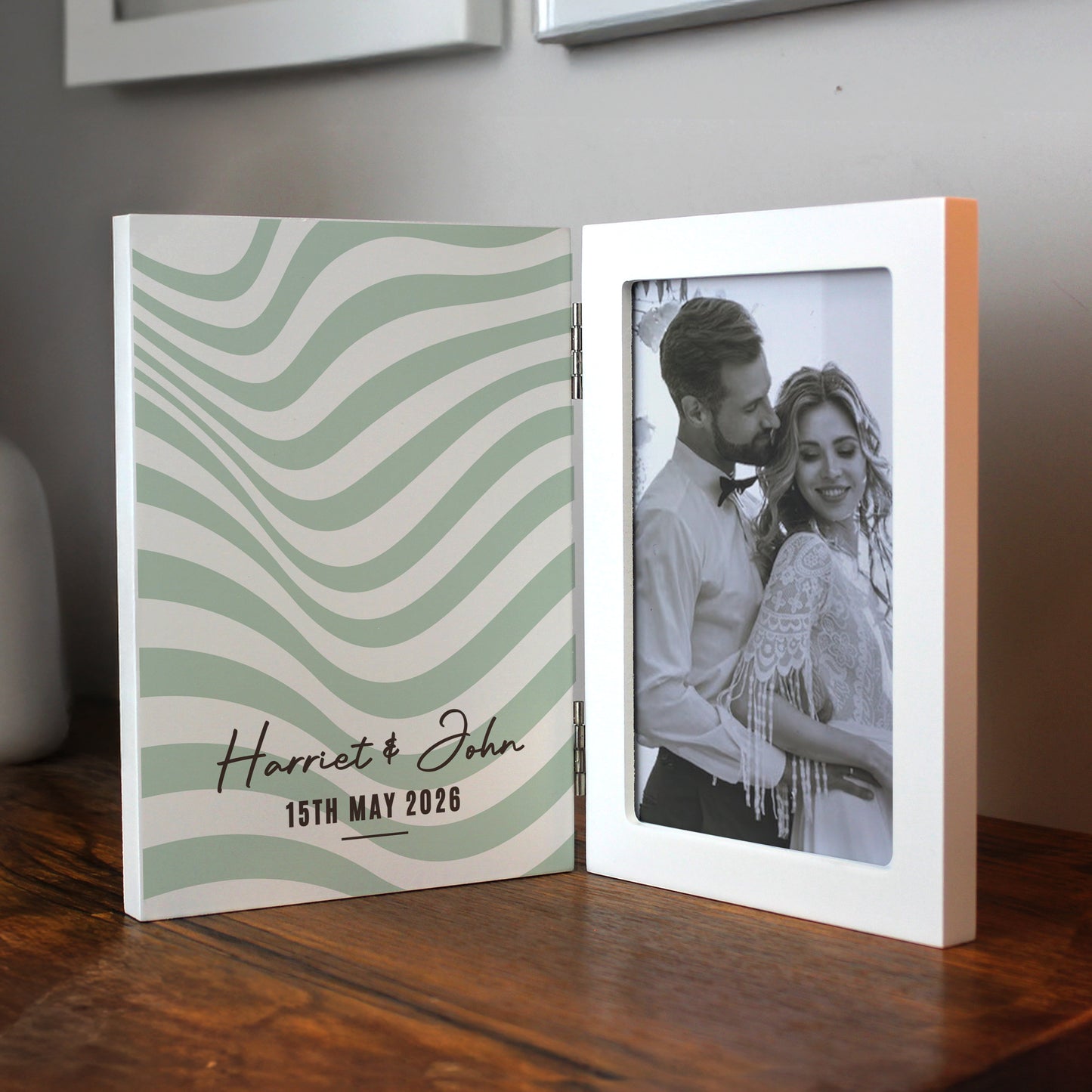 Personalised Wooden Hinged 6x4 Photo Frame – Birthday Christmas Gift - image 4