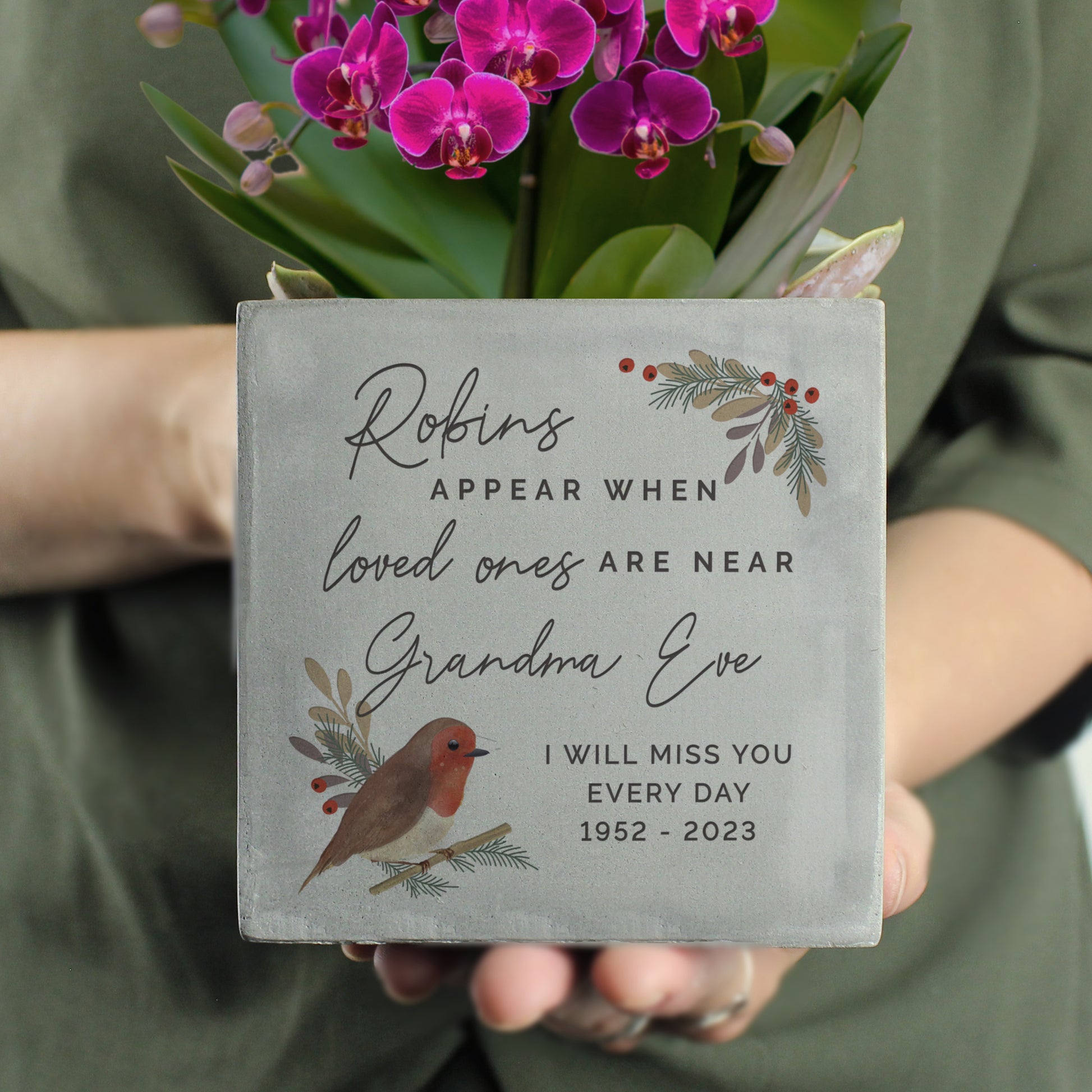 Personalised Robin Memorial Concrete Plant Pot - image 2